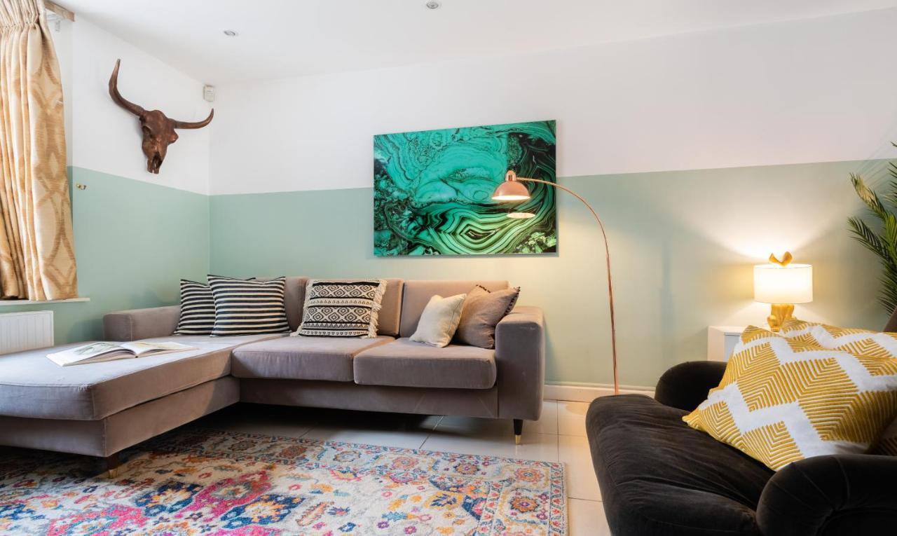 דירות לונדון The Southwick Sanctuary - Large 6Bdr With Terrace מראה חיצוני תמונה