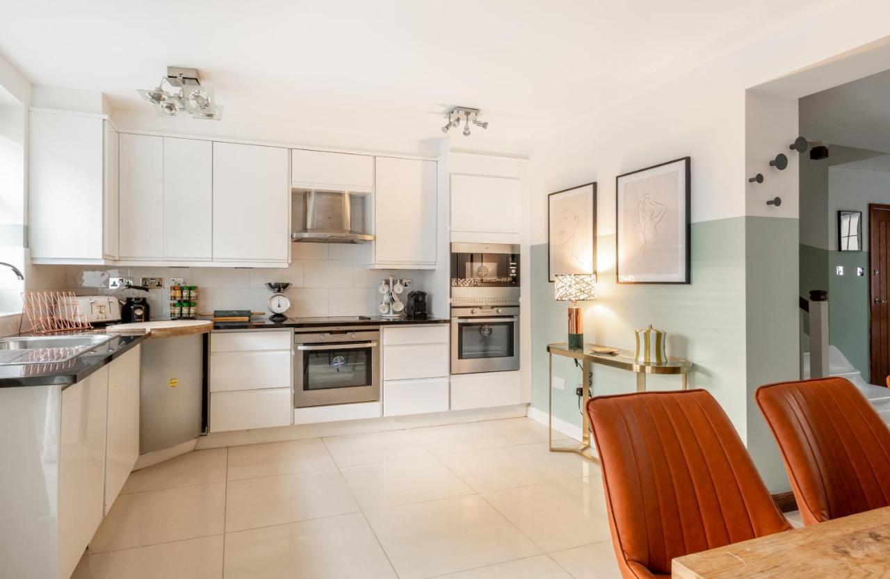 דירות לונדון The Southwick Sanctuary - Large 6Bdr With Terrace מראה חיצוני תמונה